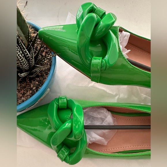 VIBRANT PATENT LEATHER CHAIN TRIM POINTED TOE BALLET FLATS - GREEN - Picture 6 of 9